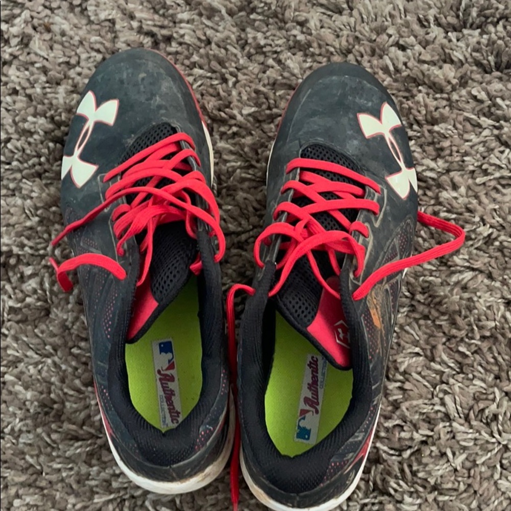 Under armor baseball cleats with metal spi…